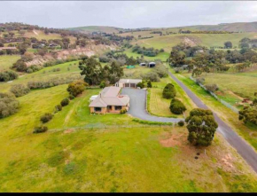 Peaceful FarmHouse stay next to Bacchus Marsh Town, Bacchus Marsh